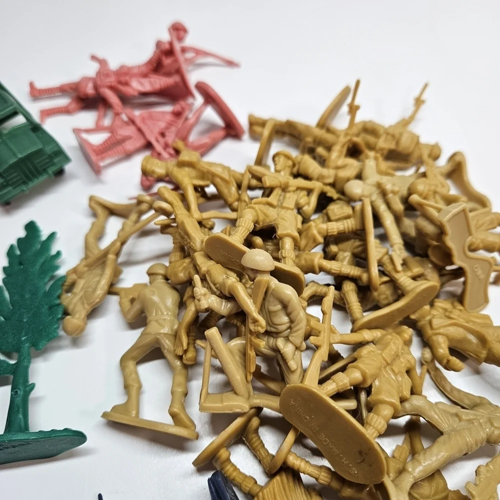 VINTAGE Huge Lot PVC Military Soldier Figures and Battle Accessories 75+ Pieces